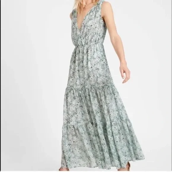 black maxi dress with sweetheart neckline Lilly Sweetheart Neckline Maxi Dress